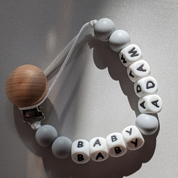 Custom silicone bead pacifier clips - Picture 2 of 16